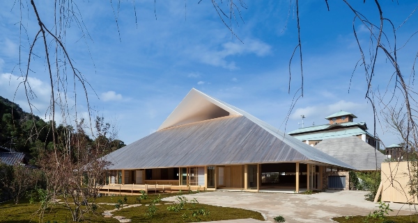 　直島ホール(直島町民会館)　撮影：小川 重雄