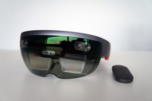　　　　　Microsoft HoloLens　Ⓒソフトウェアクレイドル