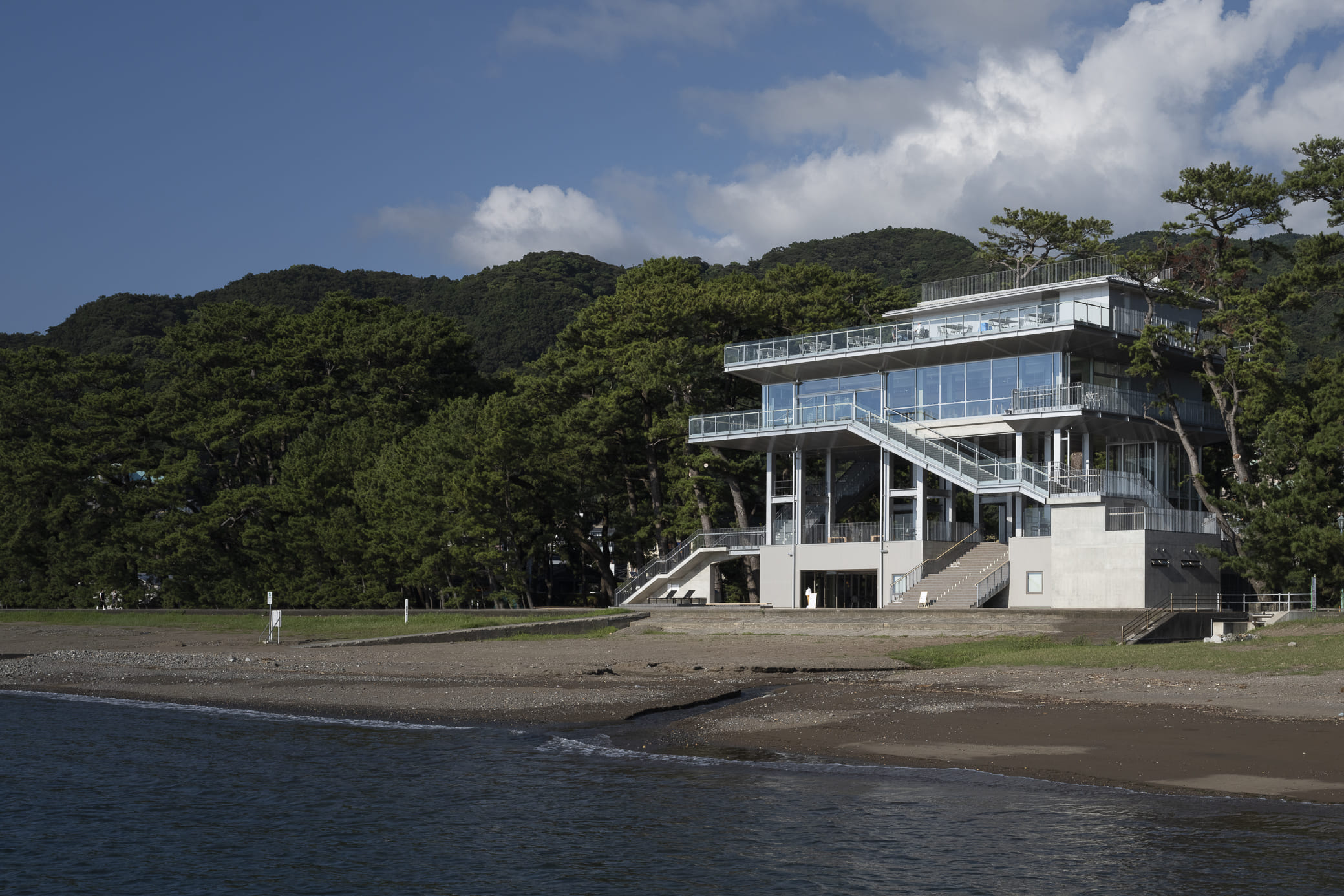 　伊豆市津波避難複合施設 テラッセ オレンジ トイ　撮影：Hiroshi Ueda