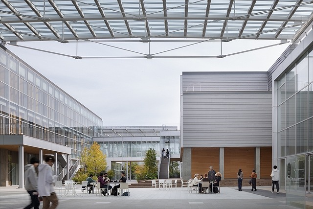 　金沢美術工芸大学　撮影：吉田誠