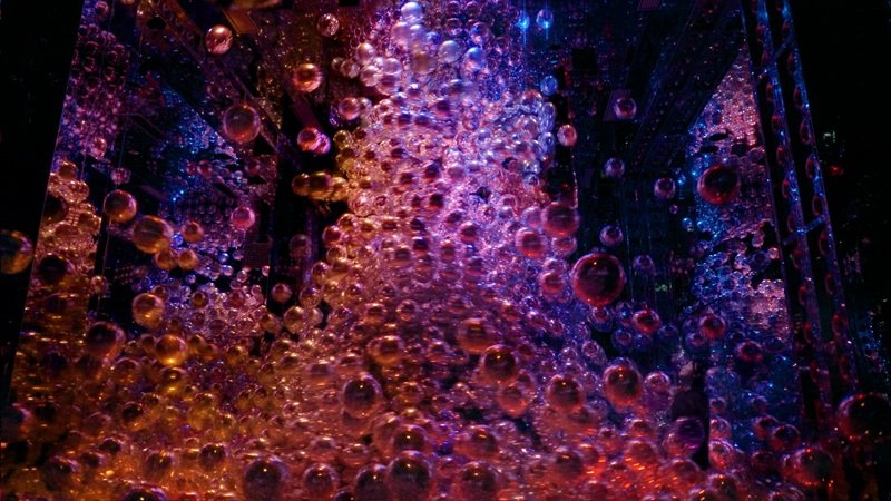 　変容する連続体　©チームラボ