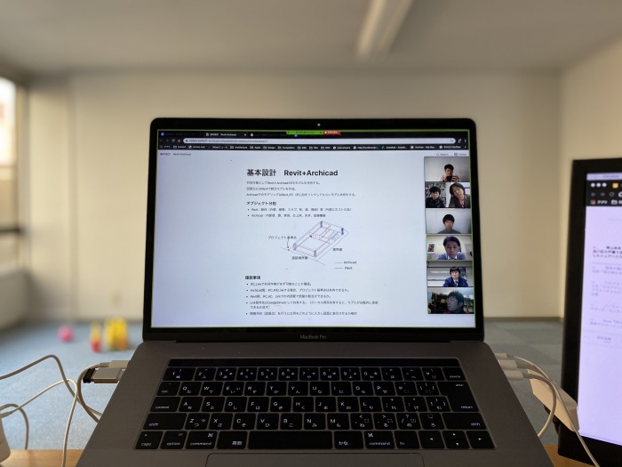 　プロジェクトスタート早々にコロナの感染拡大が始まり、現在はSlackでのやりとりと、2週間
　に1度のZoom会議でプロジェクトを進めている。