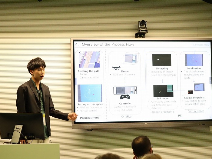 　図2　キプロス・ニコシアで開催されたeCAADe 2024での発表風景（M1 福田）