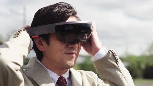 　HoloLensの装着例