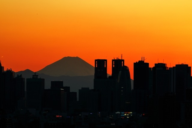 変貌する薄暮の東京シルエット＜松家　克氏＞